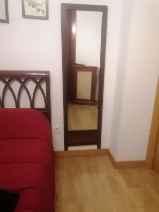 Specchio da camera in legno