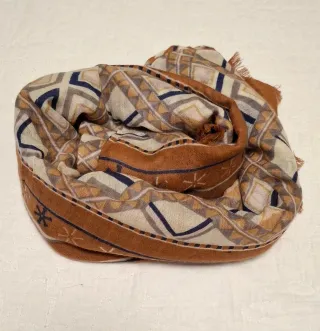 Bufanda Massimo Dutti geométrica