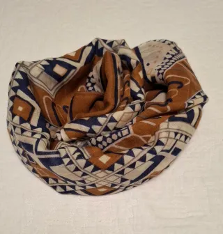 Bufanda Massimo Dutti geométrica