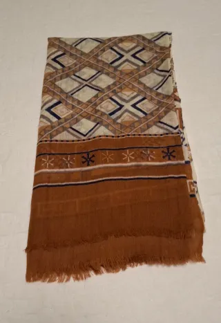 Bufanda Massimo Dutti geométrica