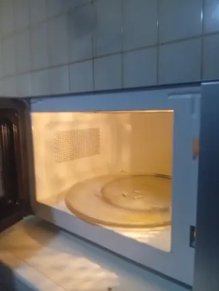 Microondas SilverCrest SMR 900 C2  .