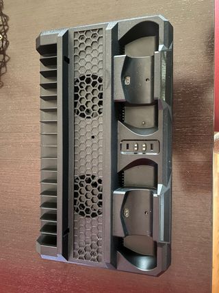 PS4 (PlayStation 4) Nera + 2 Controller + Base + 8 Giochi