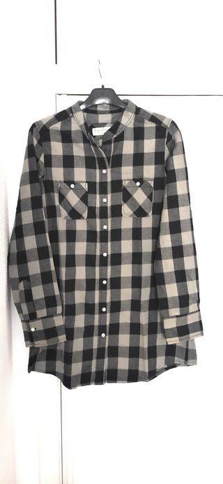 Camisa larga de cuadros beige y negra mujer