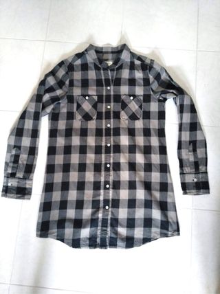 Camisa larga de cuadros beige y negra mujer