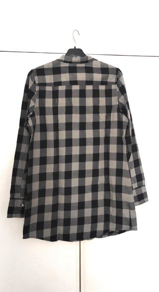 Camisa larga de cuadros beige y negra mujer