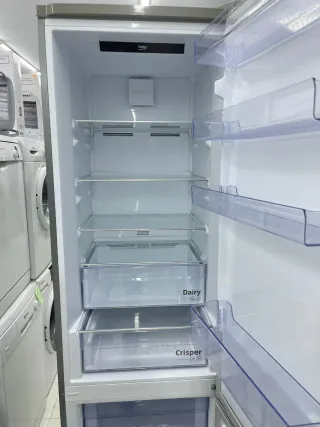 Nevera combi plateada Beko altura 2mtr con garantí