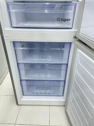 Nevera combi plateada Beko altura 2mtr con garantí