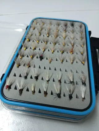 Caja de moscas para pesca