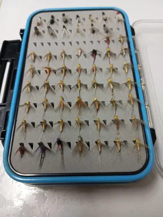 Caja de moscas para pesca