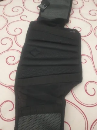 Faja lumbar moto negra