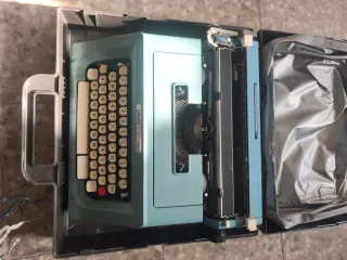 Máquina de escribir Olivetti Línea 98