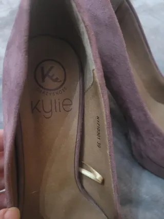 Zapatos de tacón morados clarito