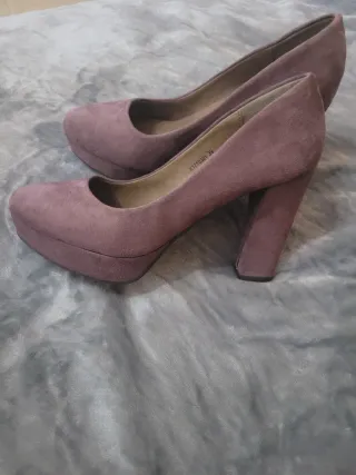 Zapatos de tacón morados clarito