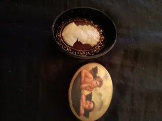 Broche Camafeo Dorado y Rojo