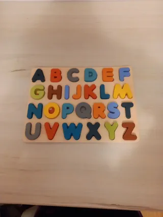 Puzzle de letras de madera
