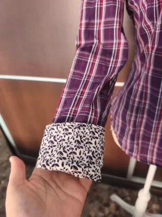 Camisa de cuadros morada y roja