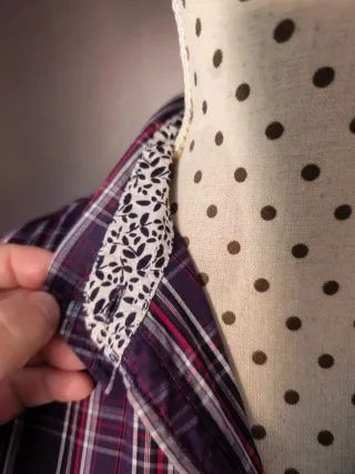 Camisa de cuadros morada y roja