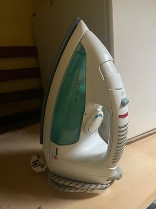 Plancha de vapor blanca