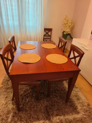 Mesa de comedor de madera con 6 sillas. REBAJADA