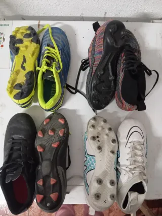 Scarpe da calcio con tacchetti per bambini 34,35 prezzo per tutte