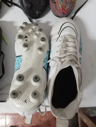 Scarpe da calcio con tacchetti per bambini 34,35 prezzo per tutte