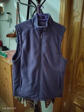 Chaleco morado acolchado