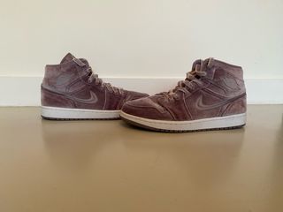 Air Jordan 1 Mid Moradas Terciopelo