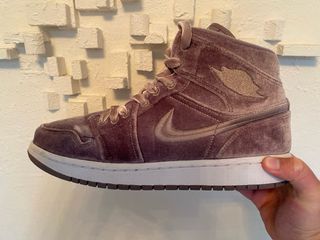 Air Jordan 1 Mid Moradas Terciopelo