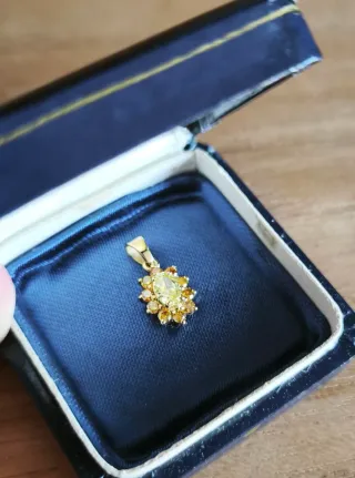 Colgante oro y diamantes