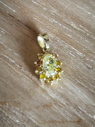 Colgante oro y diamantes