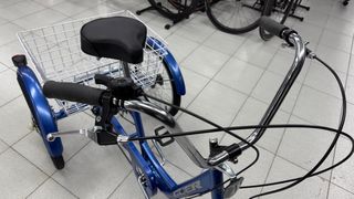 Triciclo Qüer 20” Azul con Cesta - Nuevo