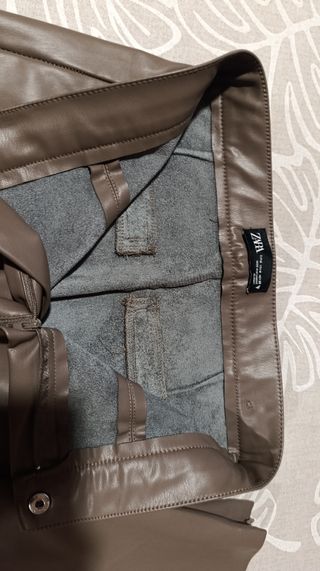 Pantalones Zara efecto piel con forro polar