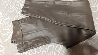 Pantalones Zara efecto piel con forro polar