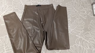 Pantalones Zara efecto piel con forro polar
