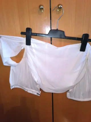 Top blanco escotado