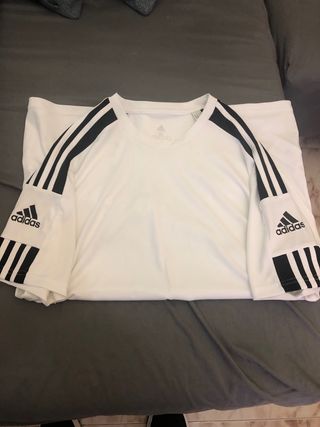 Camiseta Adidas blanca con rayas negras