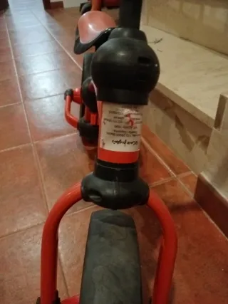 Bicicleta de equilibrio roja