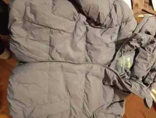 Abbigliamento e borse di seconda mano