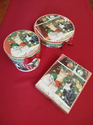 Taza,cucharitas y platos - diseño de gatos Navidad