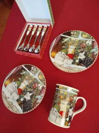 Taza,cucharitas y platos - diseño de gatos Navidad