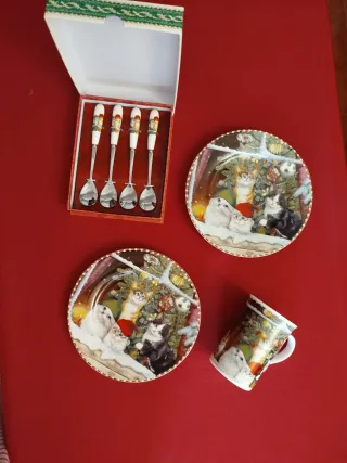 Taza,cucharitas y platos - diseño de gatos Navidad