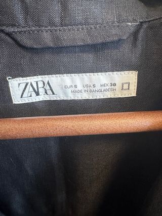 Camisa Zara Oversize Talla S Negra es como talla M