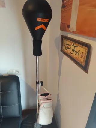 Saco de boxeo Outshock con guantes