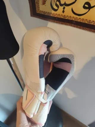 Saco de boxeo Outshock con guantes