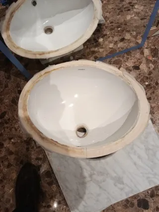 Lavabo de baño ovalado blanco