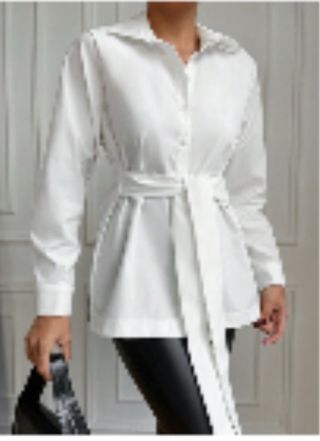 Camisa blanca con cinturón