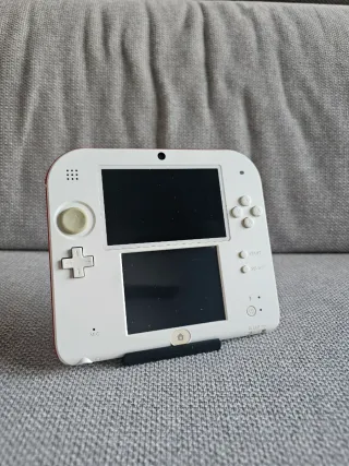 Nintendo 2DS con caricatore
