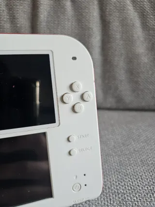 Nintendo 2DS con caricatore