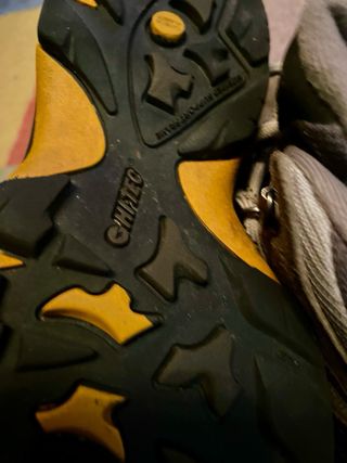 Botas de montaña n.34 Waterproof.Cordones gastadga