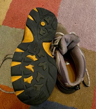 Botas de montaña n.34 Waterproof.Cordones gastadga